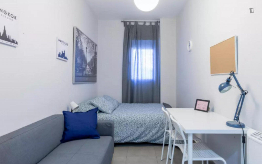 Homely double ensuite bedroom in La Gran Vía - Valence - chambre - ImmoJeune