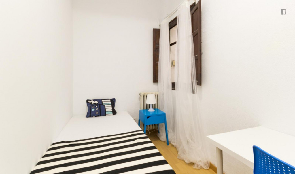 Light single bedroom in Palos de la Frontera - Madrid - chambre - ImmoJeune