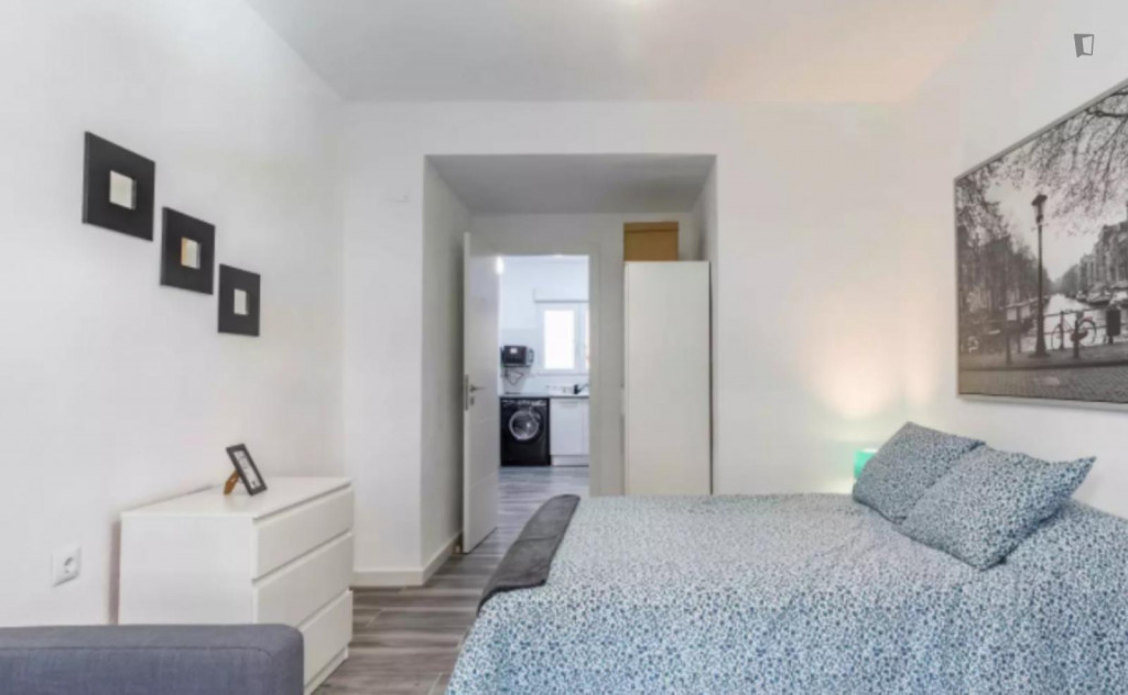 Elegant double bedroom in L'Illa Perduda