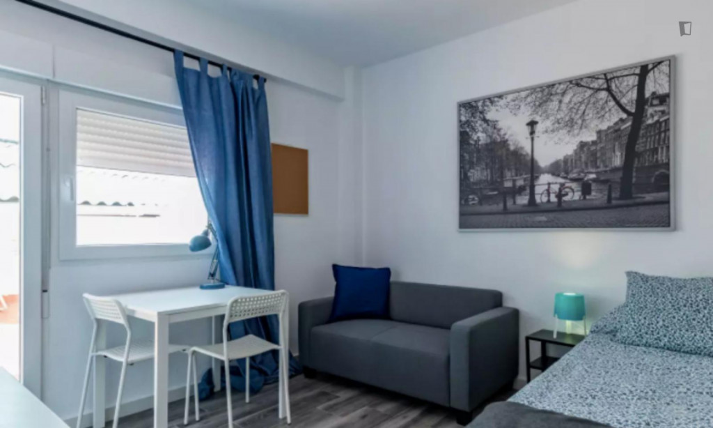 Tasteful double ensuite bedroom in a 5 bedroom apartment - Valence - chambre - ImmoJeune