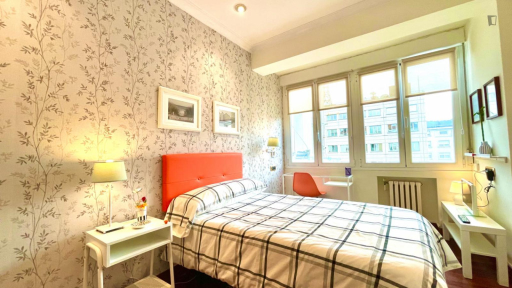 Interesting single bedroom near Casilda Iturrizar parkea - Bilbao - chambre - ImmoJeune