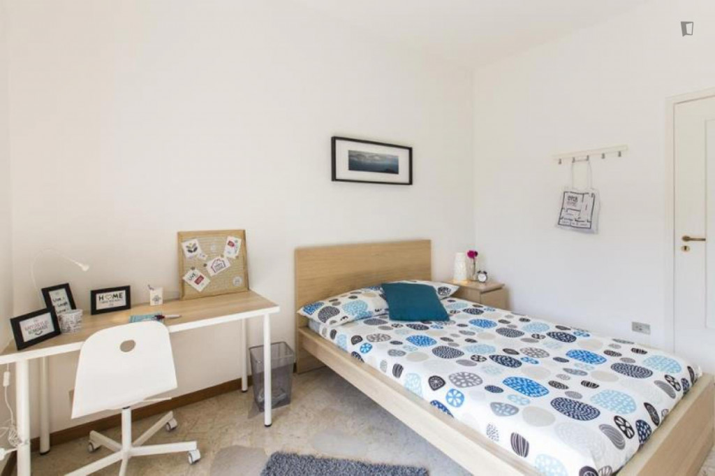 Beautiful double bedroom in Cesano Boscone - Milan - chambre - ImmoJeune