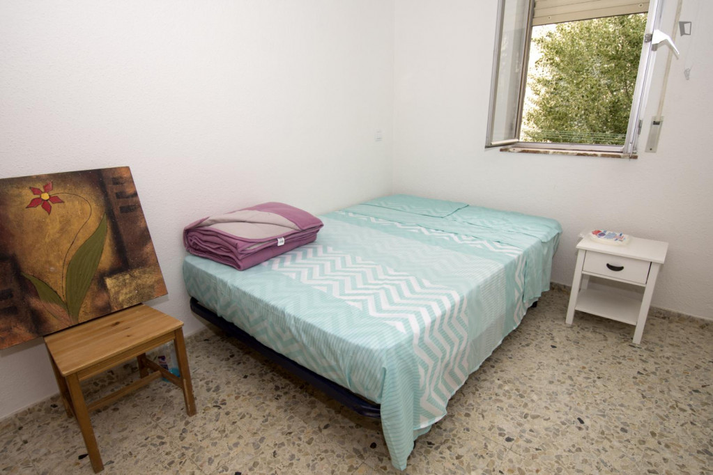 Cool looking 3-bedroom flat close to Pueblo Nuevo metro station - Madrid - chambre - ImmoJeune
