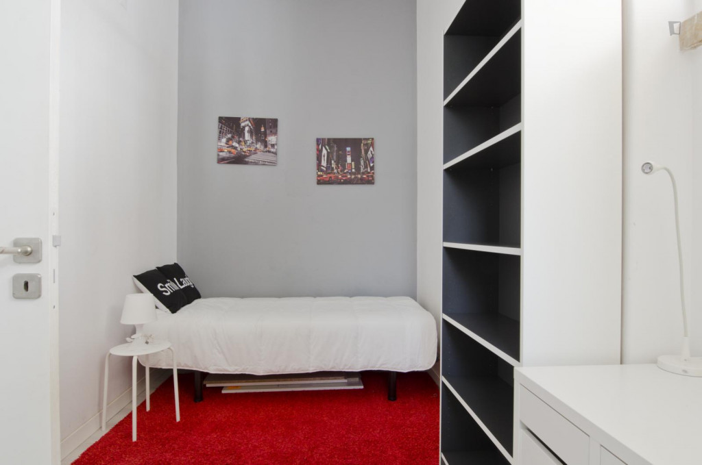 Nice and cosy single ensuite bedroom in Alvalade - Lisbonne - chambre - ImmoJeune