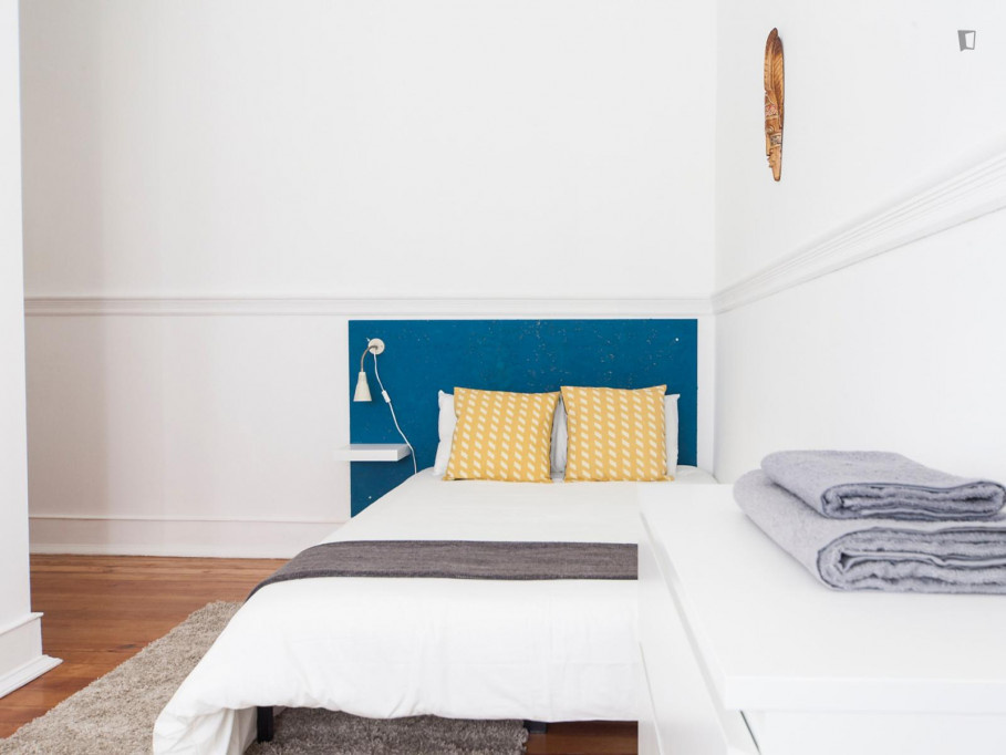 Inviting double bedroom next to Universidade Nova de Lisboa - Lisbonne - chambre - ImmoJeune