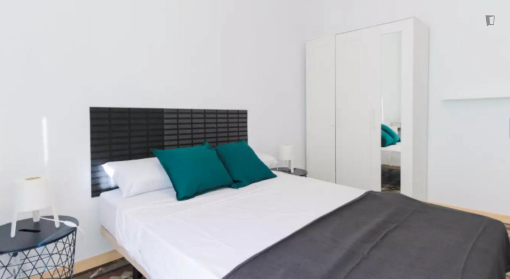 Cosy double bedroom near Universitat de Barcelona - Barcelone - chambre - ImmoJeune
