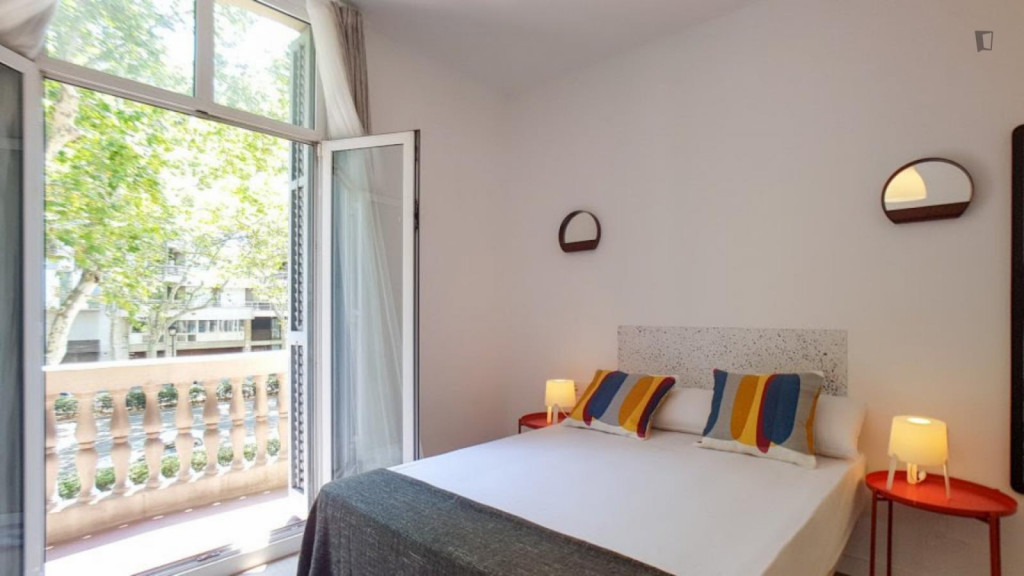 Double bedroom with a sunny balcony, near  Parc de Joan Miró - Barcelone - chambre - ImmoJeune