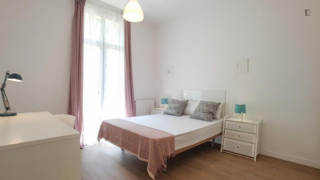 Brilliant double bedroom near the Urgell metro - Barcelone - chambre - ImmoJeune