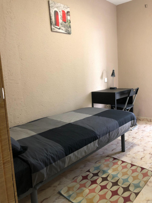 Cosy single bedroom in El Camp de l'Arpa del Clot - Barcelone - chambre - ImmoJeune