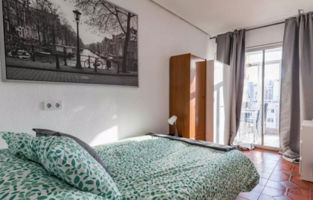 Breezy double bedroom near the Benimaclet metro - Valence - chambre - ImmoJeune