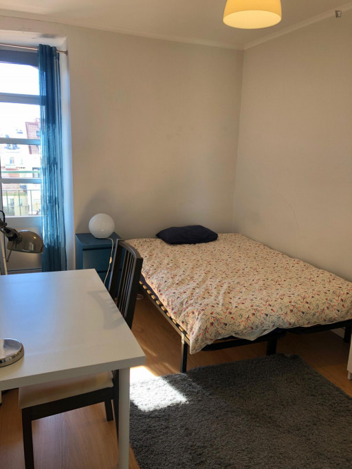 Very cool single bedroom in São Sebastião - Lisbonne - chambre - ImmoJeune