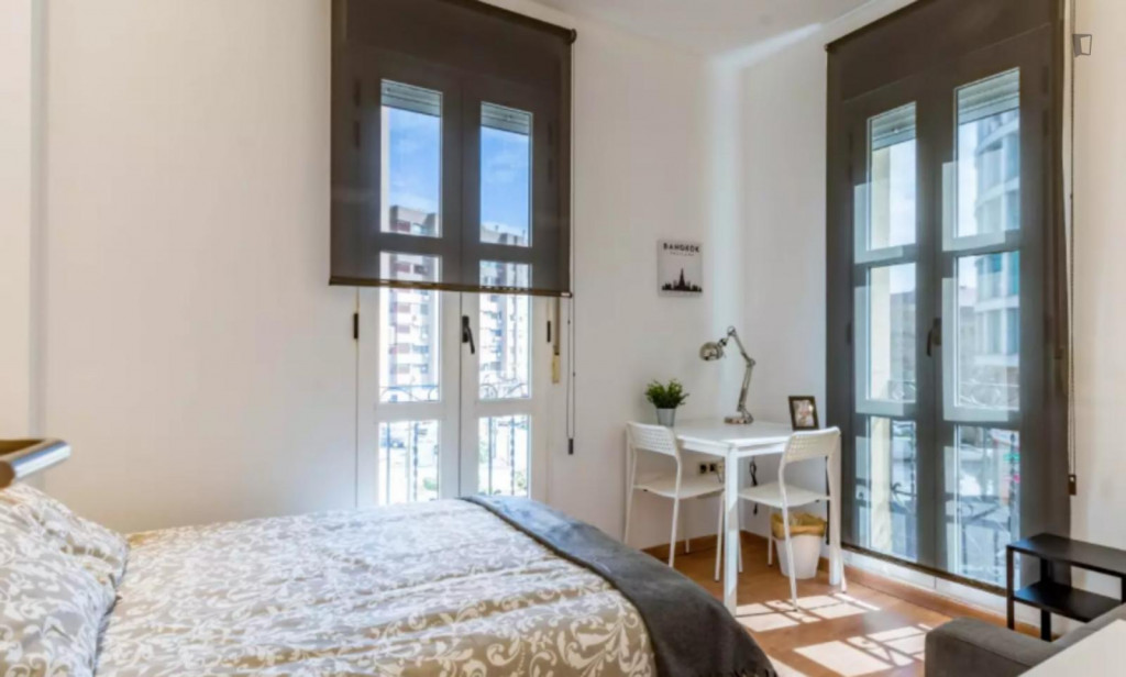 Luminous double bedroom in Torrefiel - Valence - chambre - ImmoJeune