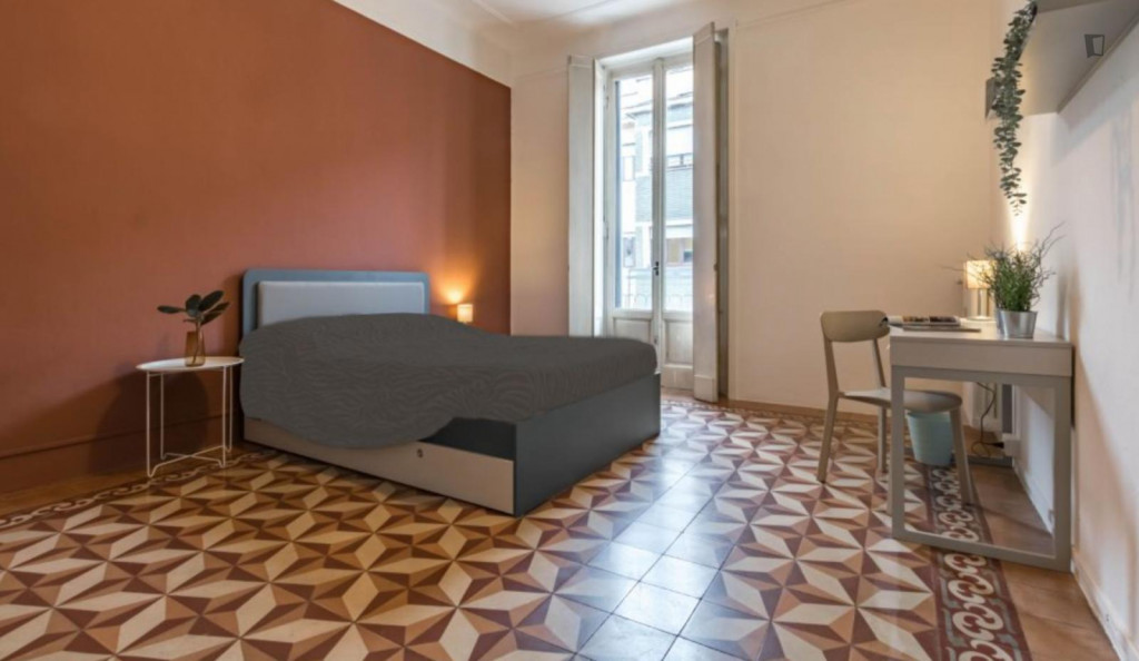Lovely double bedroom with a balcony, in Bocconi-Porta Romana - Milan - chambre - ImmoJeune