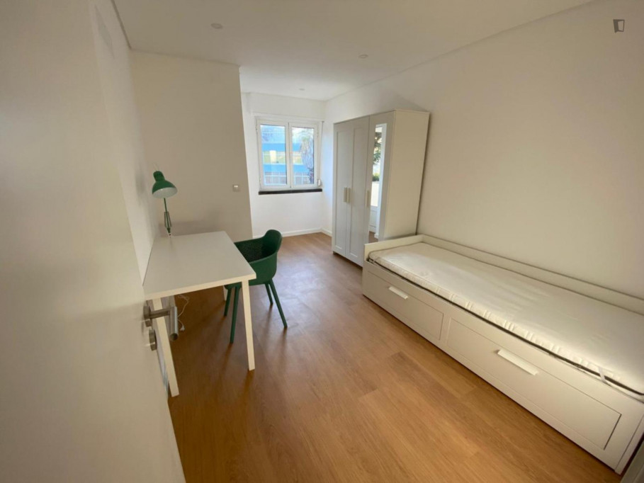 Single bedroom in a 5-bedroom apartment near Nova School of Business and Economics - Lisbonne - chambre - ImmoJeune