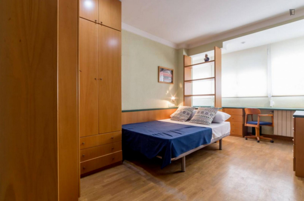 Tasteful double bedroom in Facultat de Filologia, Traducció i Comunicació - Valence - chambre - ImmoJeune