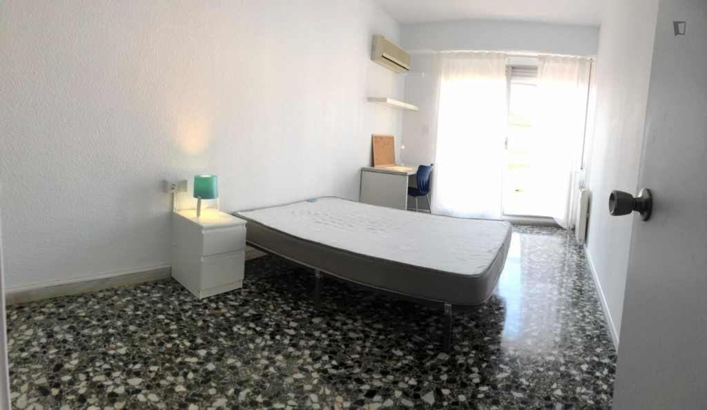 Appealing double bedroom in central La Saída - Valence - chambre - ImmoJeune