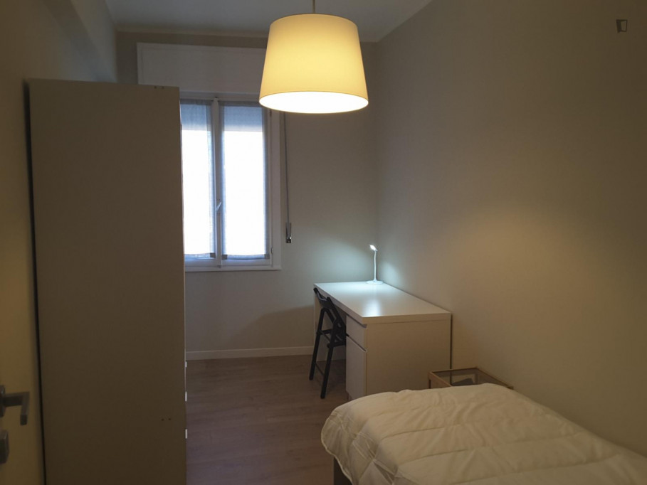 Single bedroom in a 3-bedroom apartment near Torre dell'Orologio - Padova - chambre - ImmoJeune