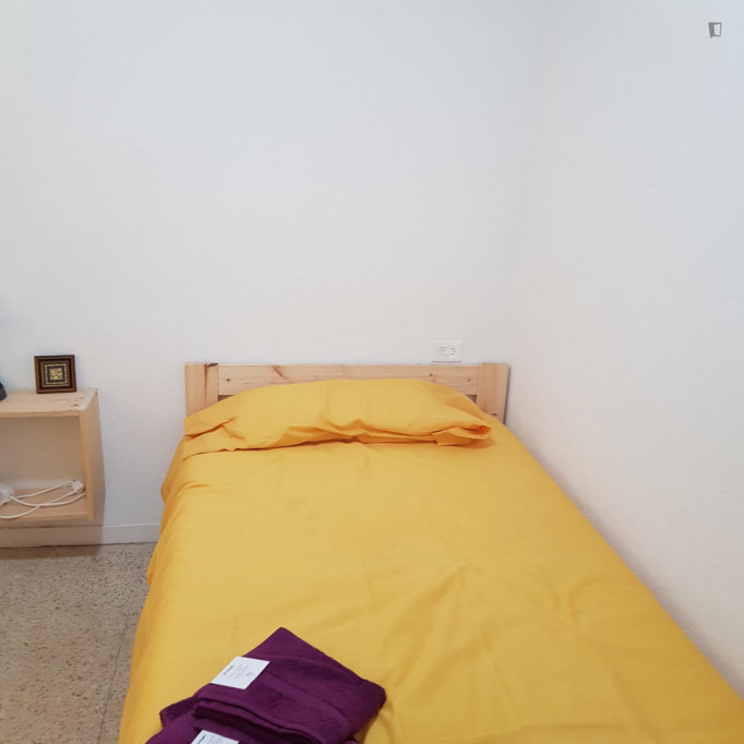Single bedroom in 4-bedroom apartment in Salesas Salamanca - Salamanca - chambre - ImmoJeune