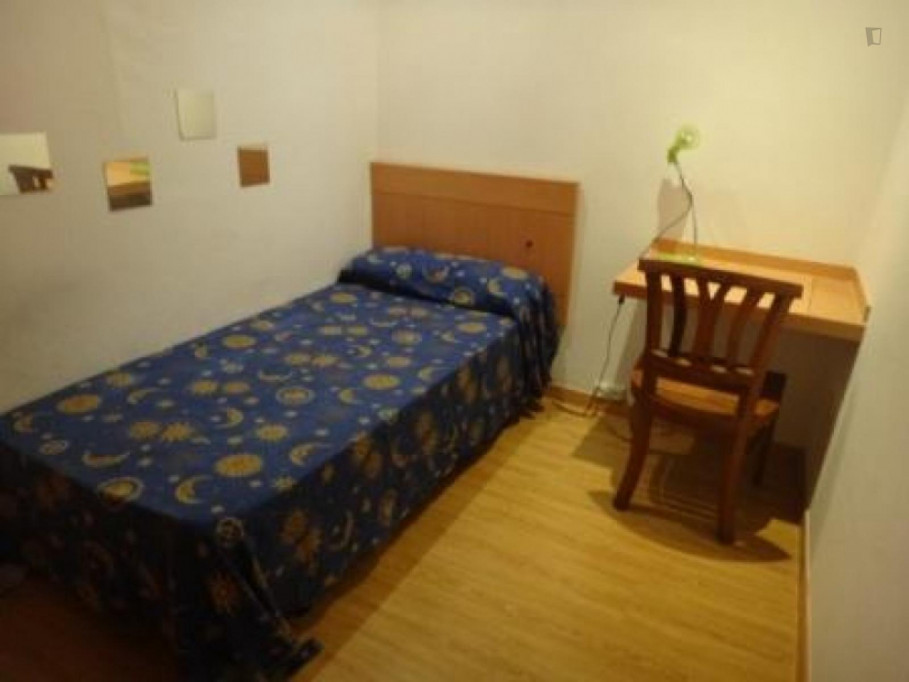 Single bedroom next to the Noviciado metro - Madrid - chambre - ImmoJeune