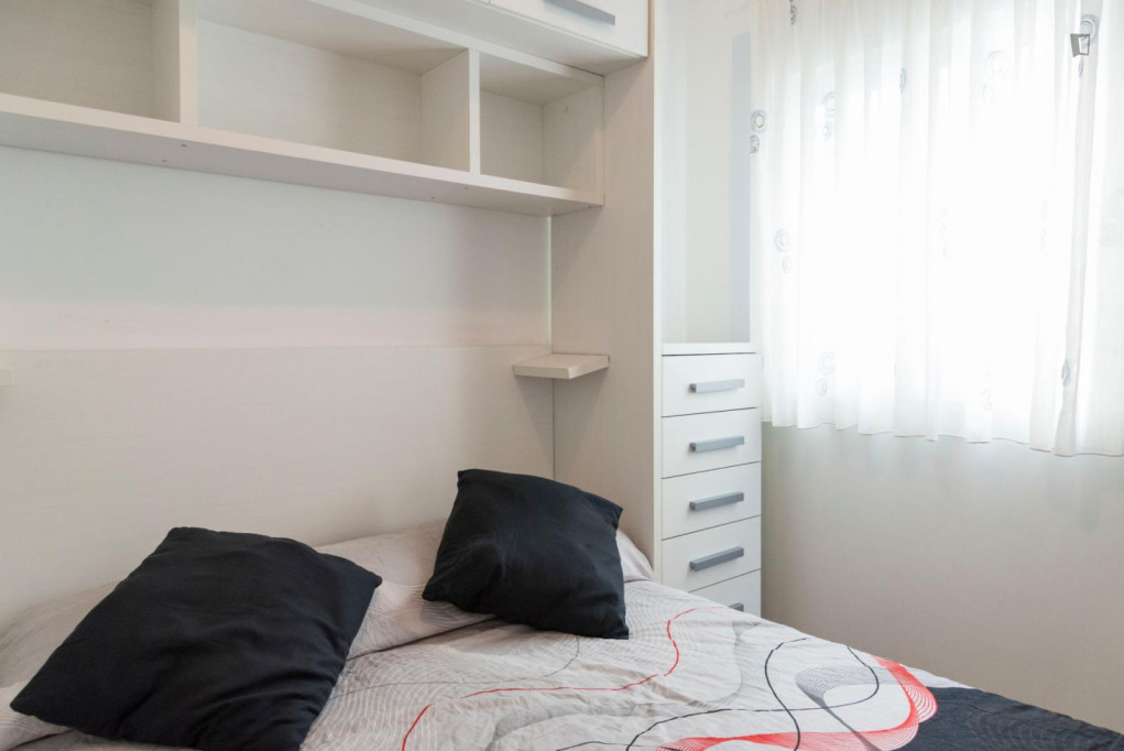 Cool 1-bedroom apartment close to Alto de Extremadura station - Madrid - chambre - ImmoJeune