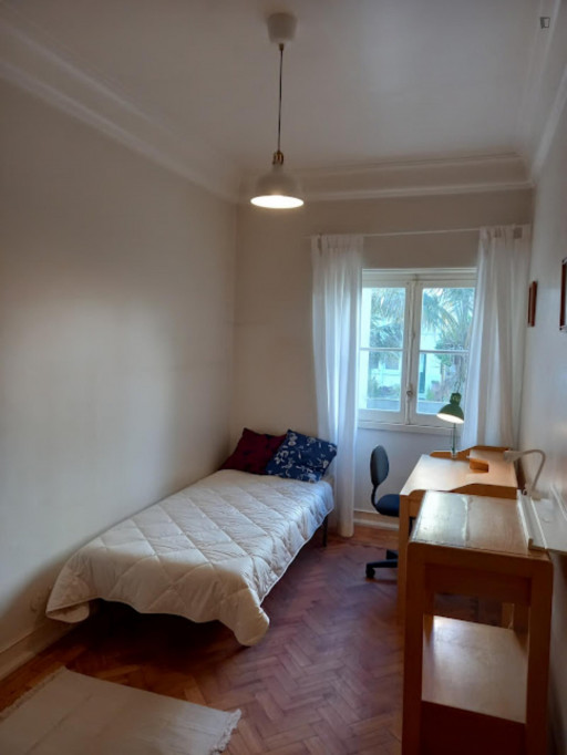 Charming single bedroom near the Roma metro station - Lisbonne - chambre - ImmoJeune