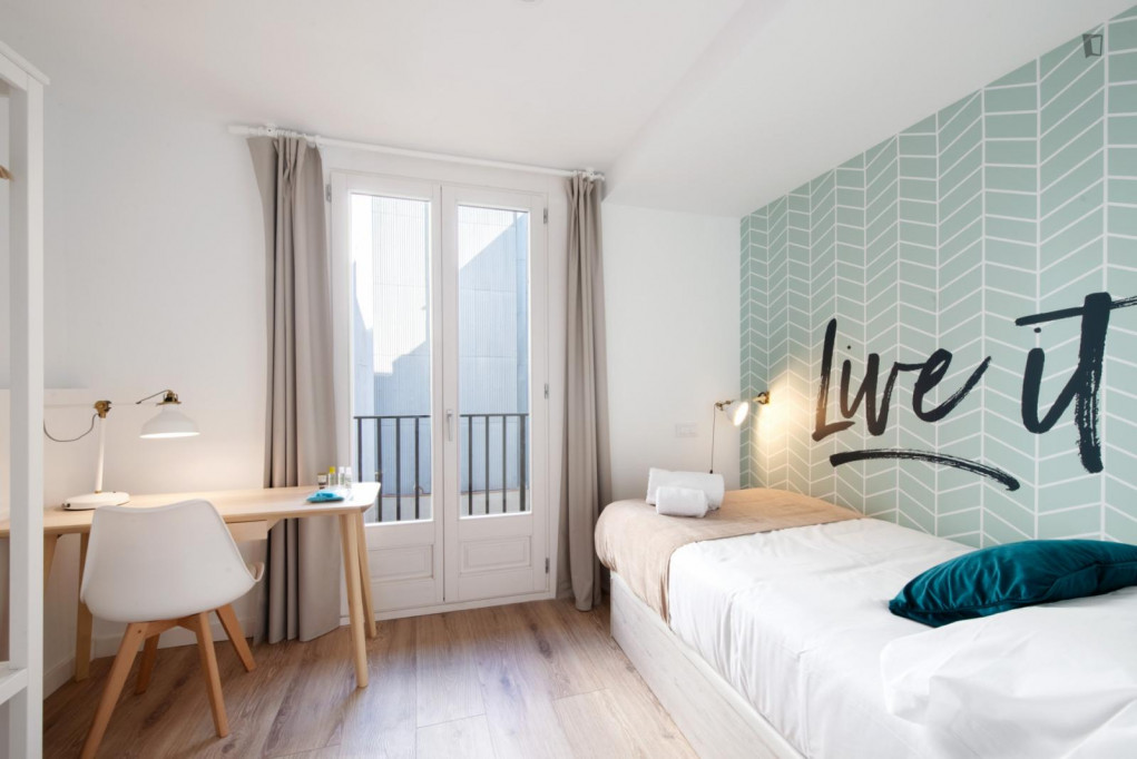 Inviting single bedroom with a balcony, in a student complex in the heart of the city - Barcelone - chambre - ImmoJeune
