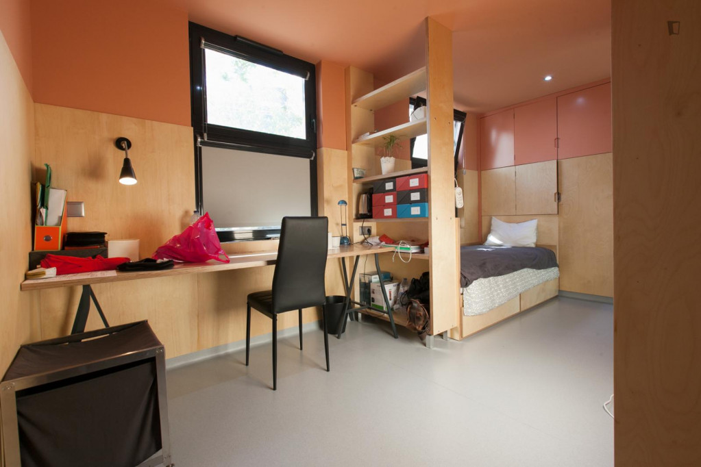 Really nice single ensuite bedroom in a residence, in Paranhos - Porto - chambre - ImmoJeune