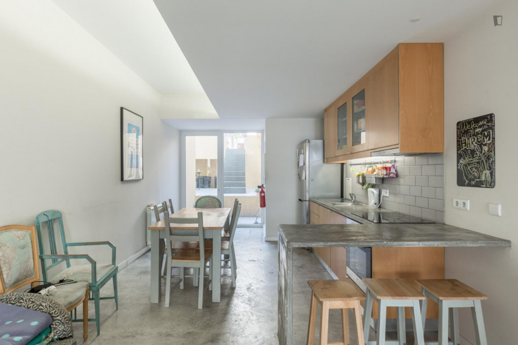 Comfortable single bedroom in a residence, close to the 24 de Agosto metro station