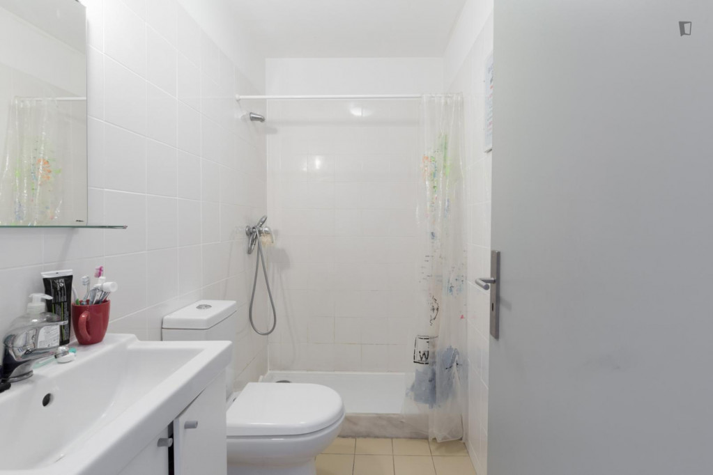 Comfortable single bedroom in a residence, close to the 24 de Agosto metro station