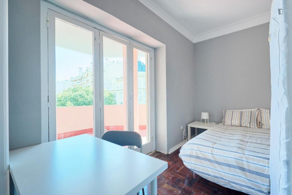 Fresh double bedroom in Entrecampos - Lisbonne - chambre - ImmoJeune