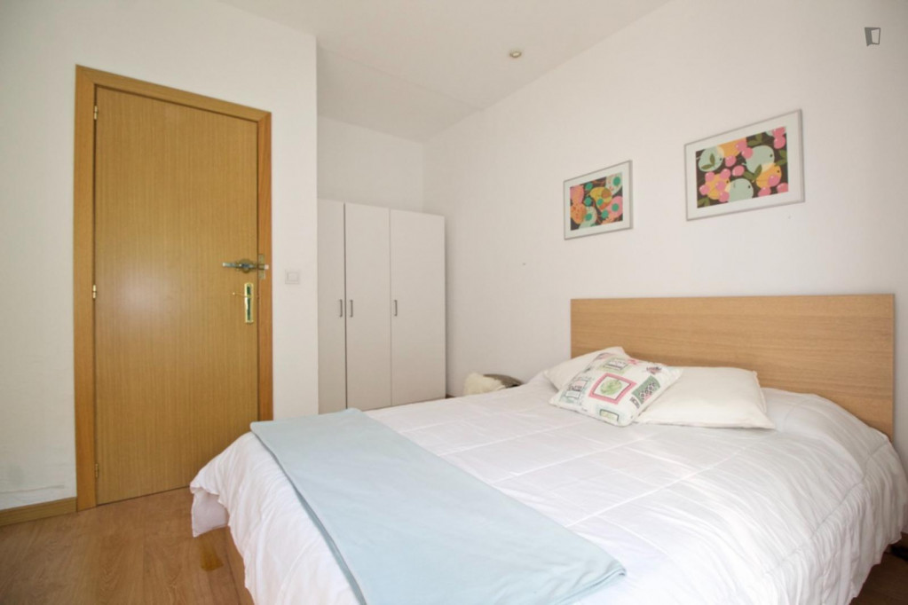 Double bedroom in a 6-bedroom flat, in Palos de la Frontera