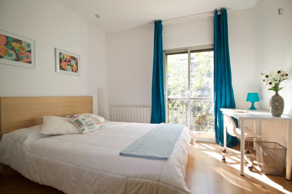 Double bedroom in a 6-bedroom flat, in Palos de la Frontera