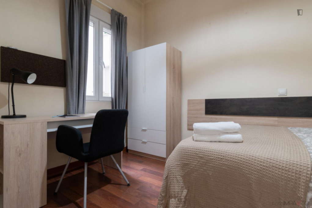 Cozy double bedroom in a 5-bedroom apartment, near Atocha - Madrid - chambre - ImmoJeune
