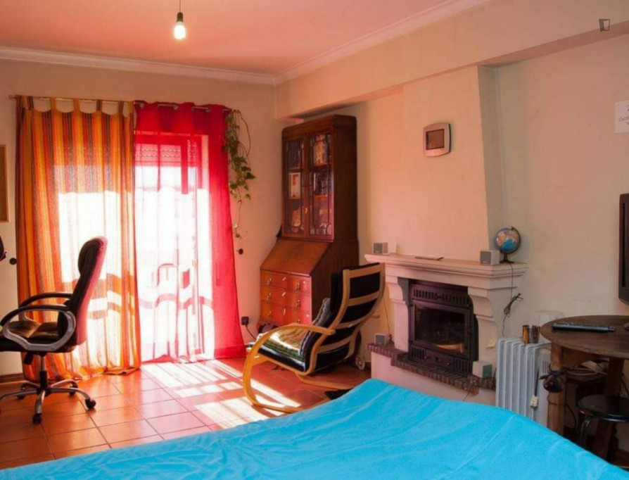 Single bedroom in a 3-bedroom apartment near Jardim da Praça dos Heróis do Ultramar - Coimbra - chambre - ImmoJeune