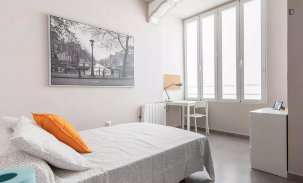 Very nice double bedroom in Russafa - Valence - chambre - ImmoJeune