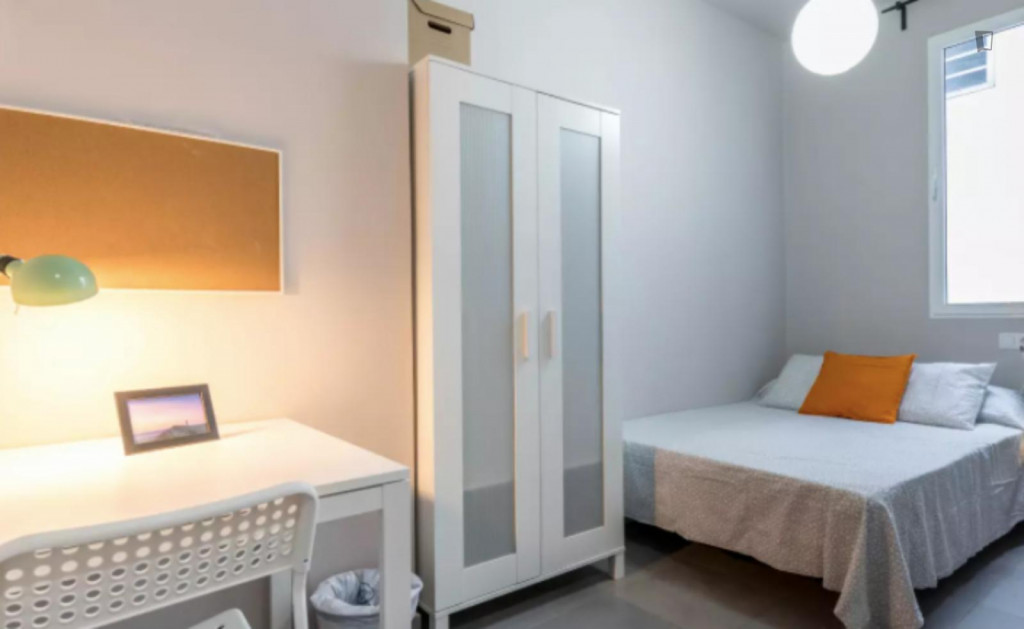 Double bedroom in a student flat, in Russafa - Valence - chambre - ImmoJeune