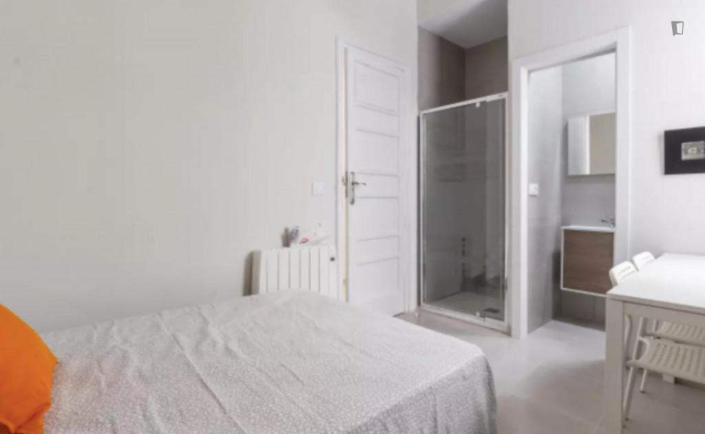 Cute double ensuite bedroom in Russafa - Valence - chambre - ImmoJeune