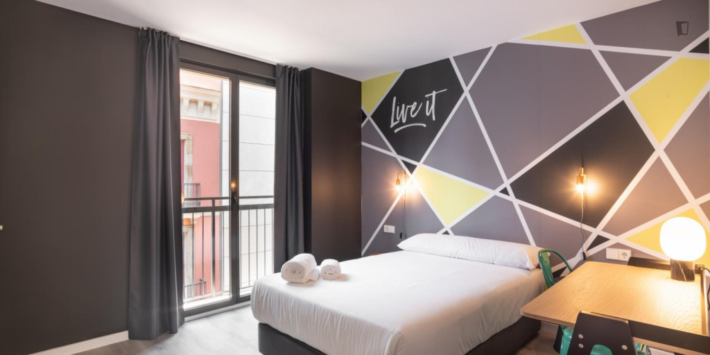 Snug double bedroom near the Liceu metro - Barcelone - chambre - ImmoJeune