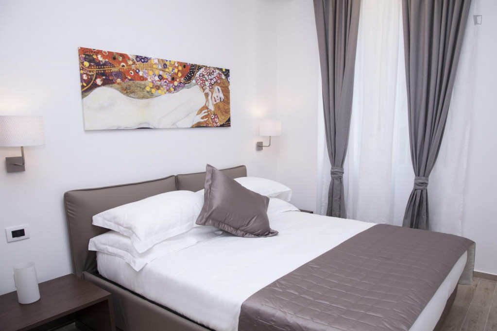 Luminous double bedroom near Castel Sant'Angelo - Rome - chambre - ImmoJeune