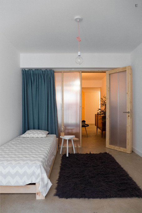 Cosy single bedroom in 4-bedroom apartment in Bairro Alto - Lisbonne - chambre - ImmoJeune