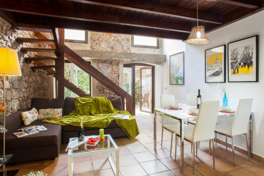 Attractive 2-bedroom apartment in El Raval - Barcelone - chambre - ImmoJeune