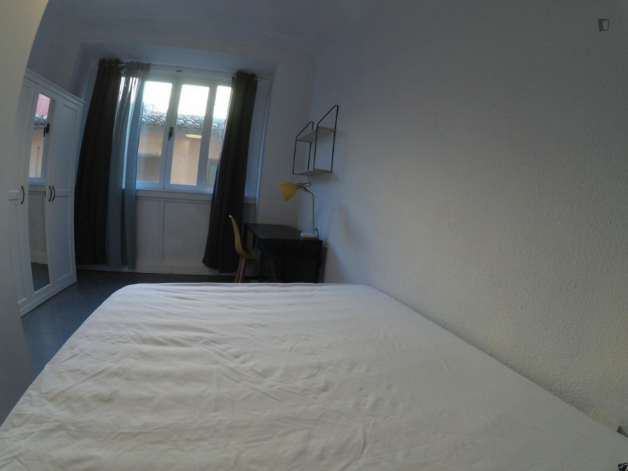 Double bedroom in an 8-bedroom flat, in La Xerea - Valence - chambre - ImmoJeune