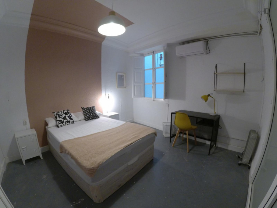 Pleasant double bedroom in the Ciutat Vella district - Valence - chambre - ImmoJeune