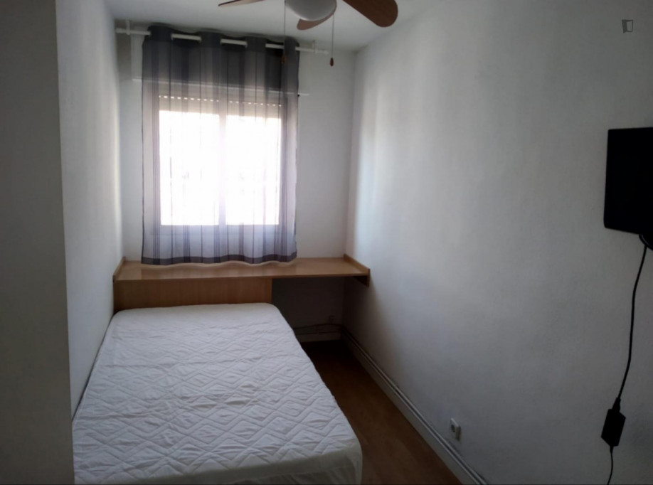 Single bedroom in a 3-bedroom apartment, in Aluche - Madrid - chambre - ImmoJeune