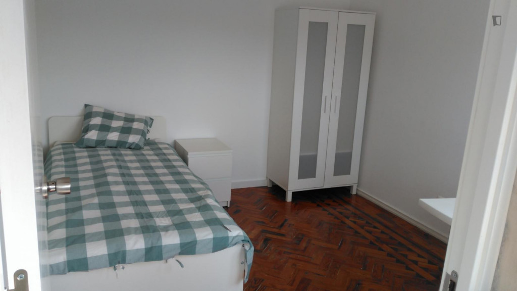 Quarto com vista para o Castelo de São Jorge - Lisbonne - chambre - ImmoJeune