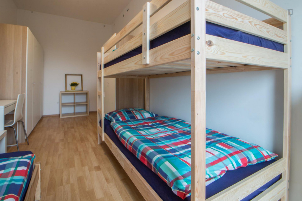 Single bed in welcoming triple bedroom in Neukölln