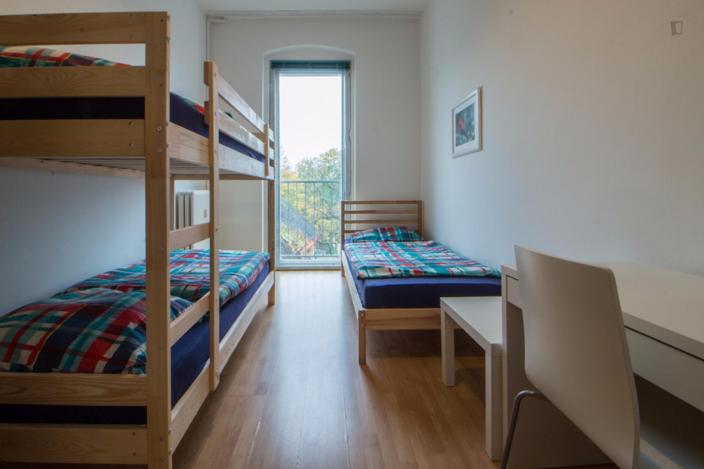 Single bed in welcoming triple bedroom in Neukölln