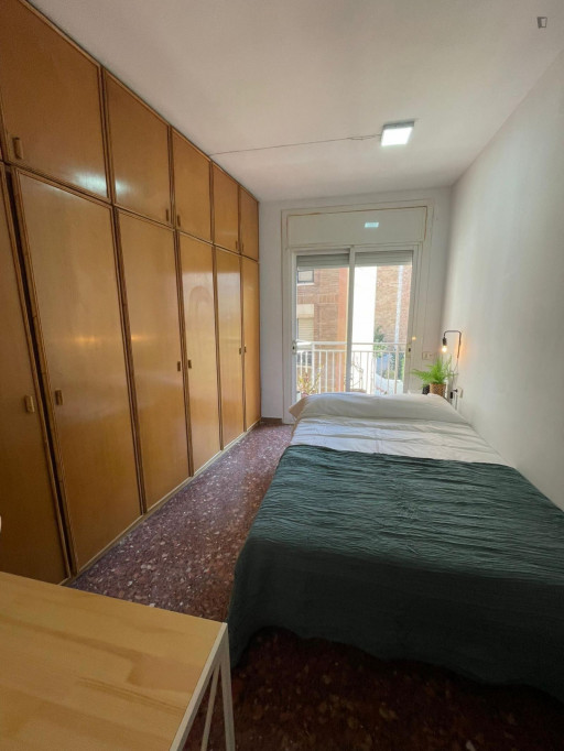 Double bedroom with a balcony, in El Putxet i el Farró - Barcelone - chambre - ImmoJeune