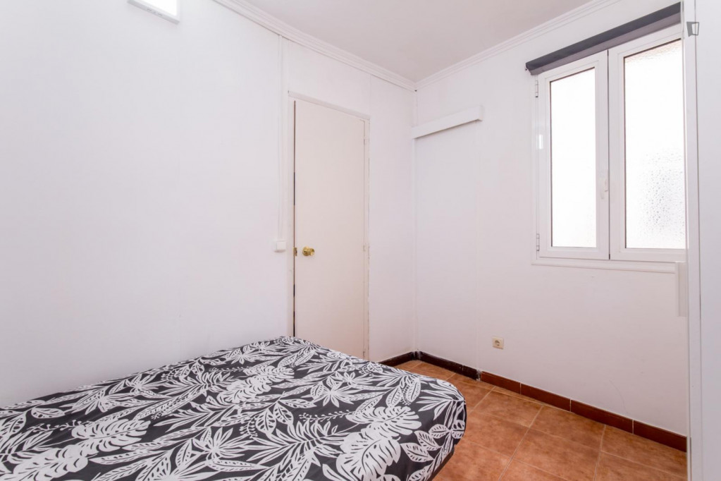 Beautiful double bedroom close to Universitat de Barcelona - Barcelone - chambre - ImmoJeune