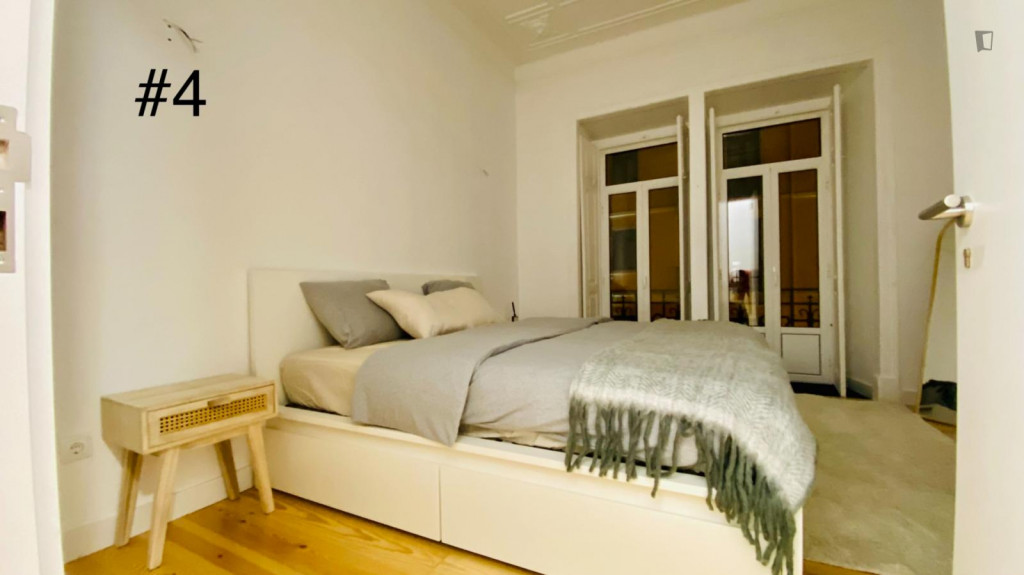 Big double bedroom with a private balcony, in Arroios - Lisbonne - chambre - ImmoJeune